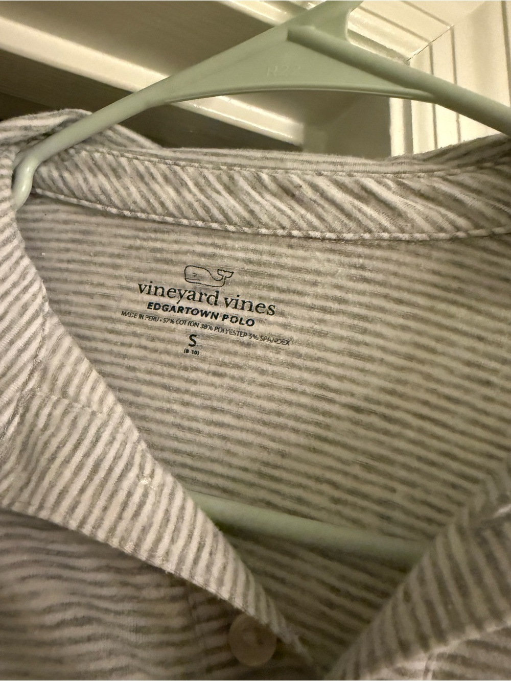Vineyard Vines Men’s Edgartown Polo in Light Gray and White Stripes